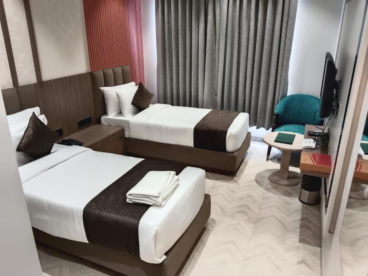 Narayani Executive Hotel Tuljapur Exterior photo
