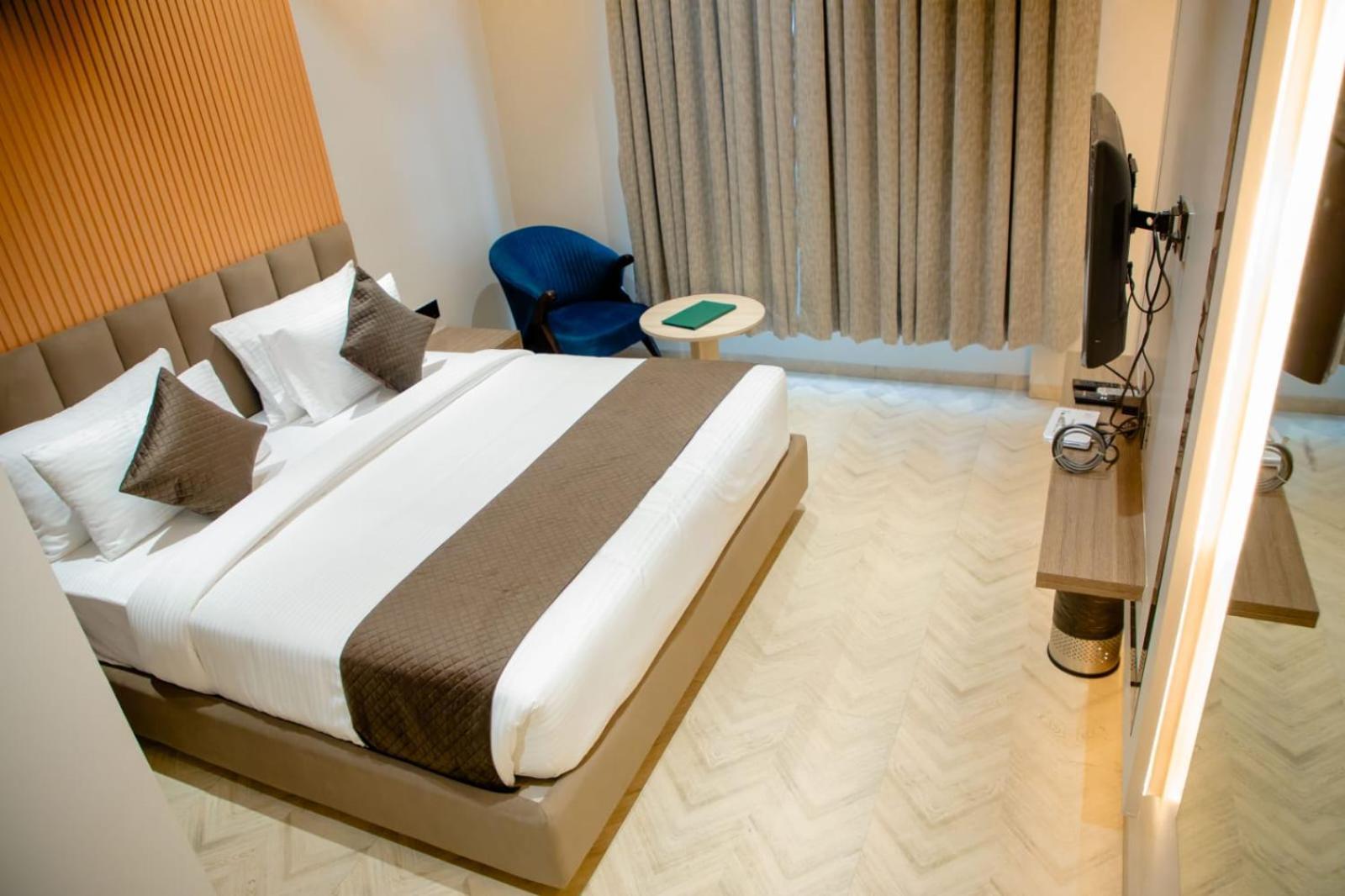 Narayani Executive Hotel Tuljapur Exterior photo