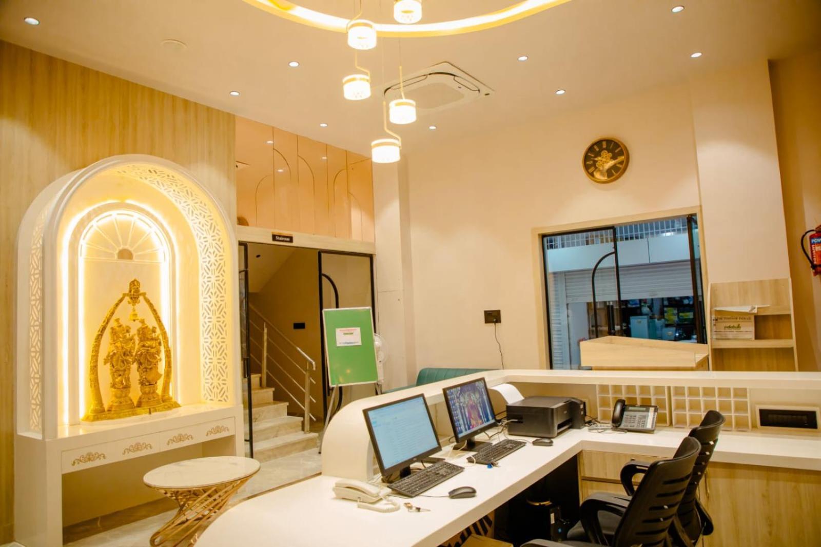 Narayani Executive Hotel Tuljapur Exterior photo